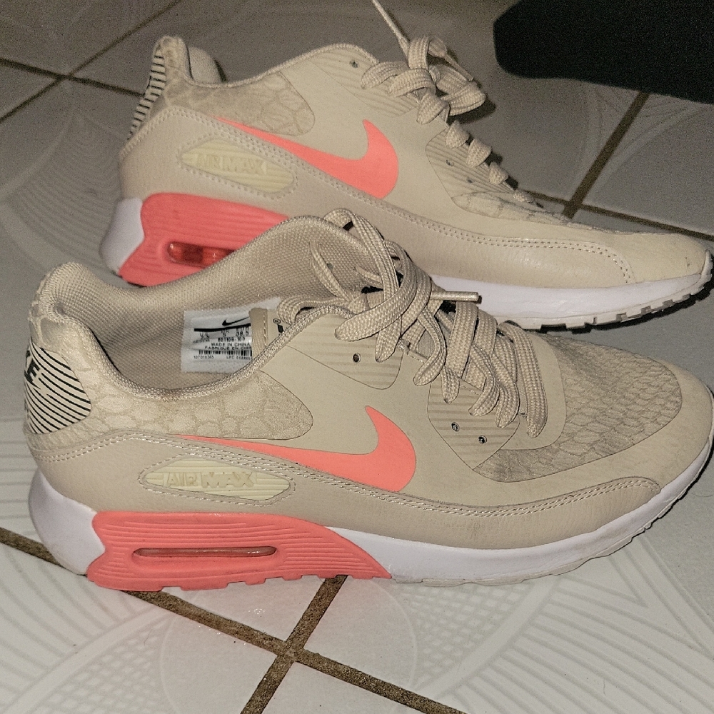 Nike Women's Beige and Coral Shoes